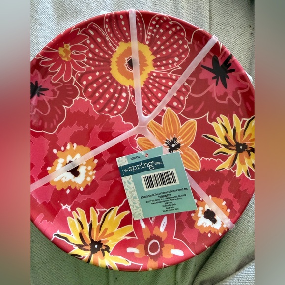 Spring Floral Plates- 8 Count - Picture 3 of 4